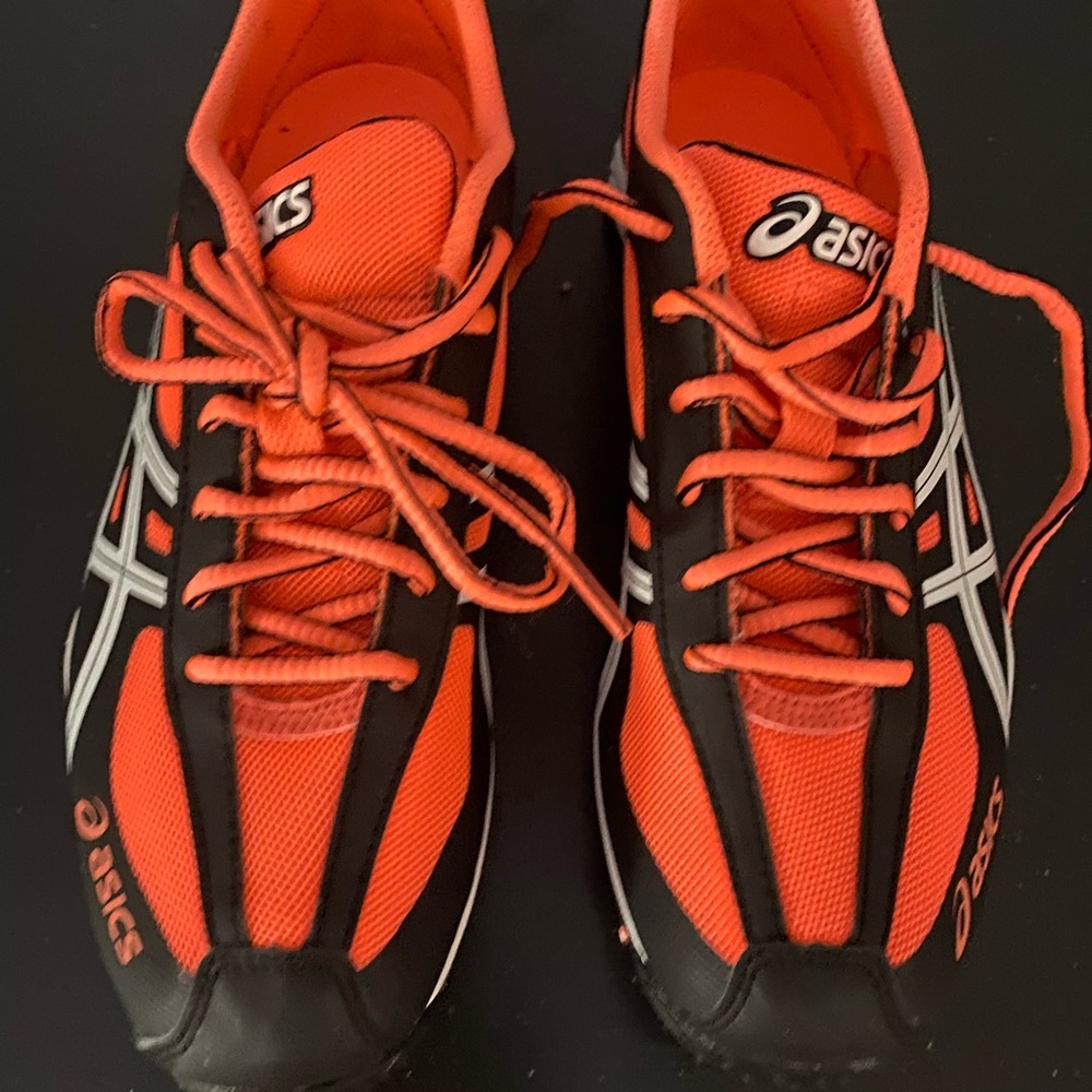 BNWOT ASIC running shoe